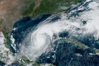 chegada-da-tempestade-rafael-representa-ameaca-para-a-costa-do-golfo-dos-eua