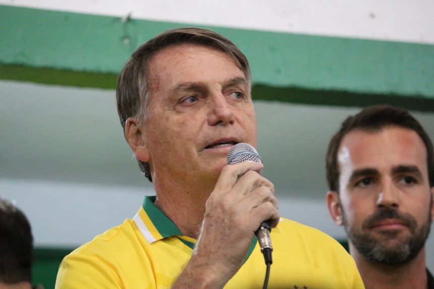 bolsonaro-encaminha-mensagem-na-madrugada-e-parabeniza-trump:-“contra-tudo-e-contra-todos”