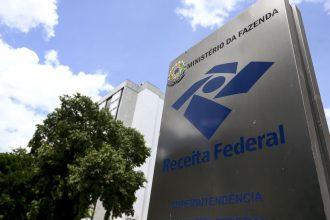 pf-prende-servidores-da-receita-e-policial-por-desvio-de-itens-apreendidos