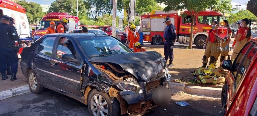 motorista-passa-mal,-bate-em-cinco-carros-e-morre;-veja-imagens