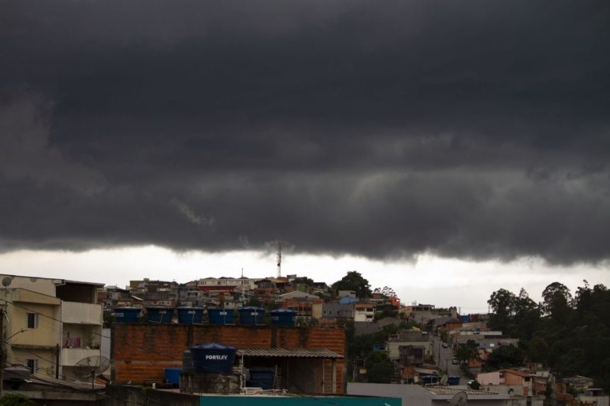 chuva-causa-22-pontos-de-alagamento-em-sao-paulo-e-deixa-56-mil-sem-energia