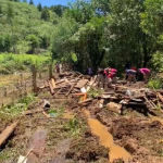 bombeiros-encontram-corpo-de-crianca-que-teve-casa-arrastada-por-enxurrada-no-pr