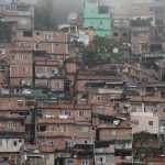 ibge:-8%-da-populacao-do-brasil-vive-em-favelas;-veja-ranking-das-maiores