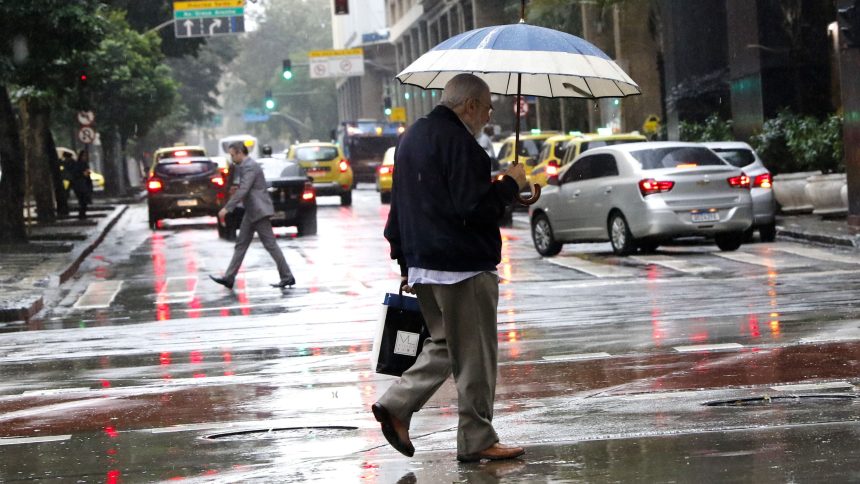 chuva-e-frente-fria:-veja-a-previsao-do-tempo-para-o-fim-de-semana