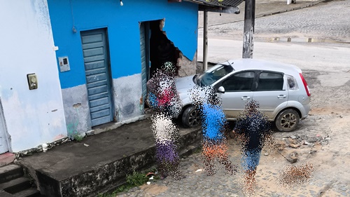 ibirataia:-veiculo-colide-em-bar-no-bairro-mirassol