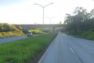 ambulancia-com-paciente-capota-em-belo-horizonte