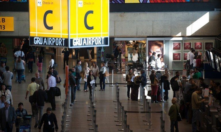 assaltantes-roubam-pecas-para-celulares-em-terminal-do-aeroporto-de-guarulhos