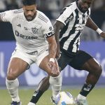 brasileiro:-bota-enfrenta-atletico-para-manter-vantagem-na-lideranca