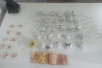 ubata:-pm-apreende-adolescentes-com-cocaina,-crack-e-maconha