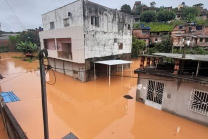 chuva-forte-alaga-wenceslau-guimaraes-e-transborda-rio-das-almas