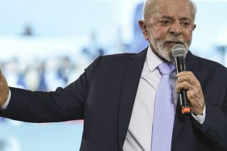 lula-promete-programa-para-construcao-de-banheiros