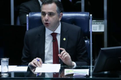 apos-alta-do-dolar,-pacheco-condiciona-isencao-do-ir-a-situacao-fiscal