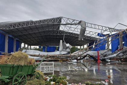 temporal-derruba-pavilhao-e-deixa-50-feridos-em-cidade-do-rs;-veja-imagens