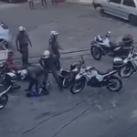 video:-motociclista-rendido-e-mulher-sao-agredidos-por-pms-da-rocam-em-sp