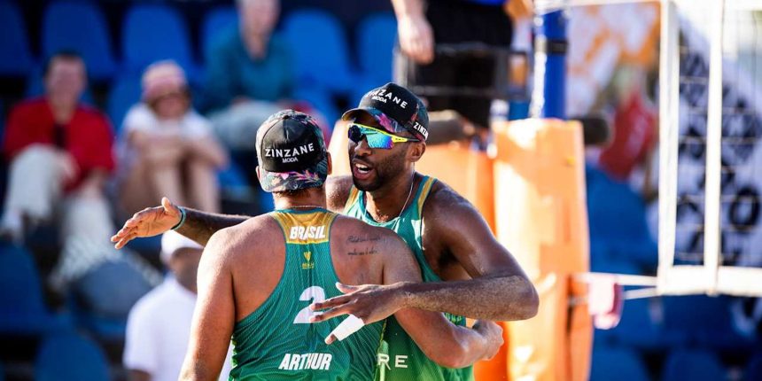 evandro-e-arthur-vencem-estreia-no-finals-do-volei-de-praia-mundial