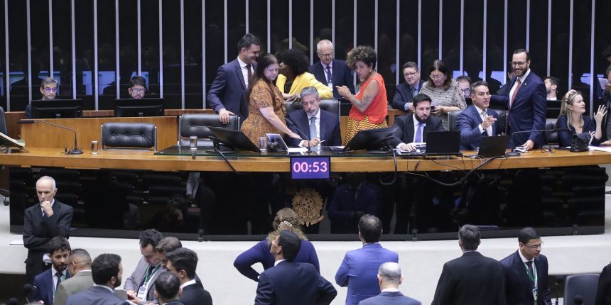 camara-dos-depuados-aprova-13-projetos-para-protecao-das-mulheres