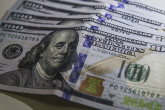 dolar-cai-para-r$-6,04-em-expectativa-com-reuniao-do-copom