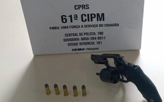 ubaitaba:-pm-prende-chefe-do-trafico-local-com-arma-de-fogo-no-acm