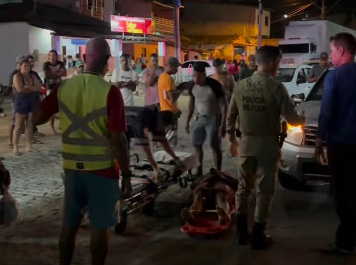 mulher-se-joga-na-frente-de-carro-na-br-330-em-barra-do-rocha