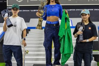 rayssa-leal-vence-no-fim-e-se-torna-tricampea-mundial-de-skate-street