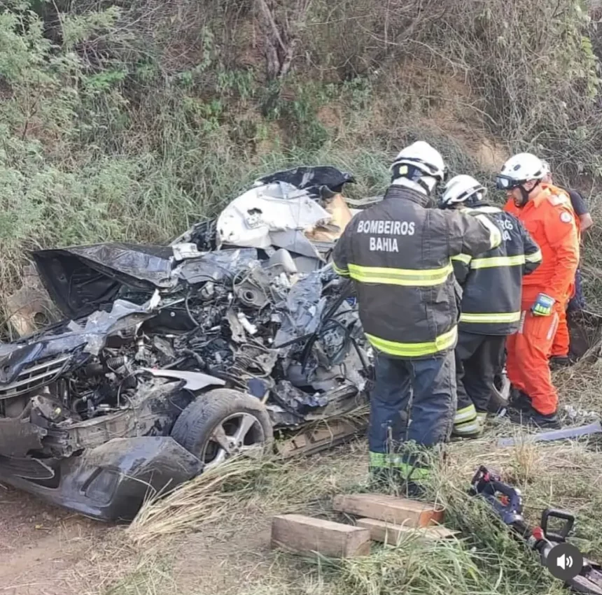 video-–-grave-acidente-na-br-330-entre-jequie-e-maracas-deixa-3-mortos-e-2-feridos-em-estado-grave