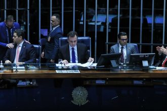 senado-aprova-taxacao-de-15%-sobre-lucro-de-multinacionais