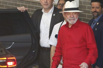 lula-chega-a-brasilia-e-se-prepara-para-balanco-com-ministros