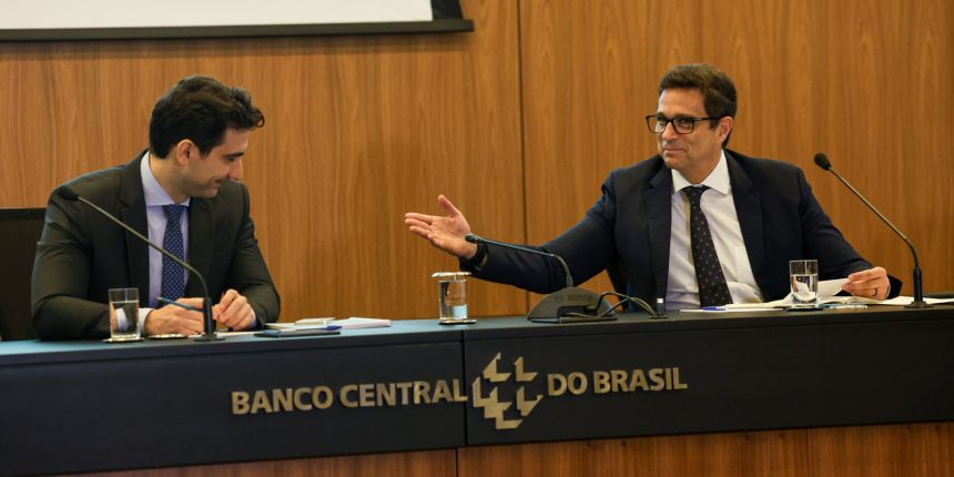 campos-neto-exalta-passagem-de-comando-no-banco-central