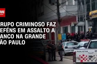 criminosos-se-rendem-e-policia-liberta-refens-em-assalto-a-banco-em-sp