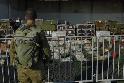 exercito-de-israel-mostra-armas-que-teriam-sido-apreendidas-no-sul-do-libano