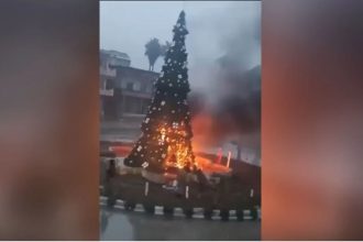 siria-tem-protestos-de-catolicos-apos-arvore-de-natal-ser-incendiada