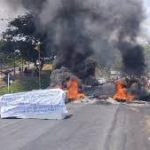 ibirapitanga:-moradores-fecham-a-br-101-uma-das-principais-rodovias-da-ba-em-protesto-apos-mortes-de-3-pessoas