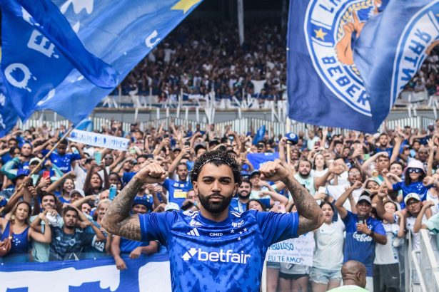 gabigol-e-apresentado-pelo-cruzeiro-em-um-mineirao-lotado