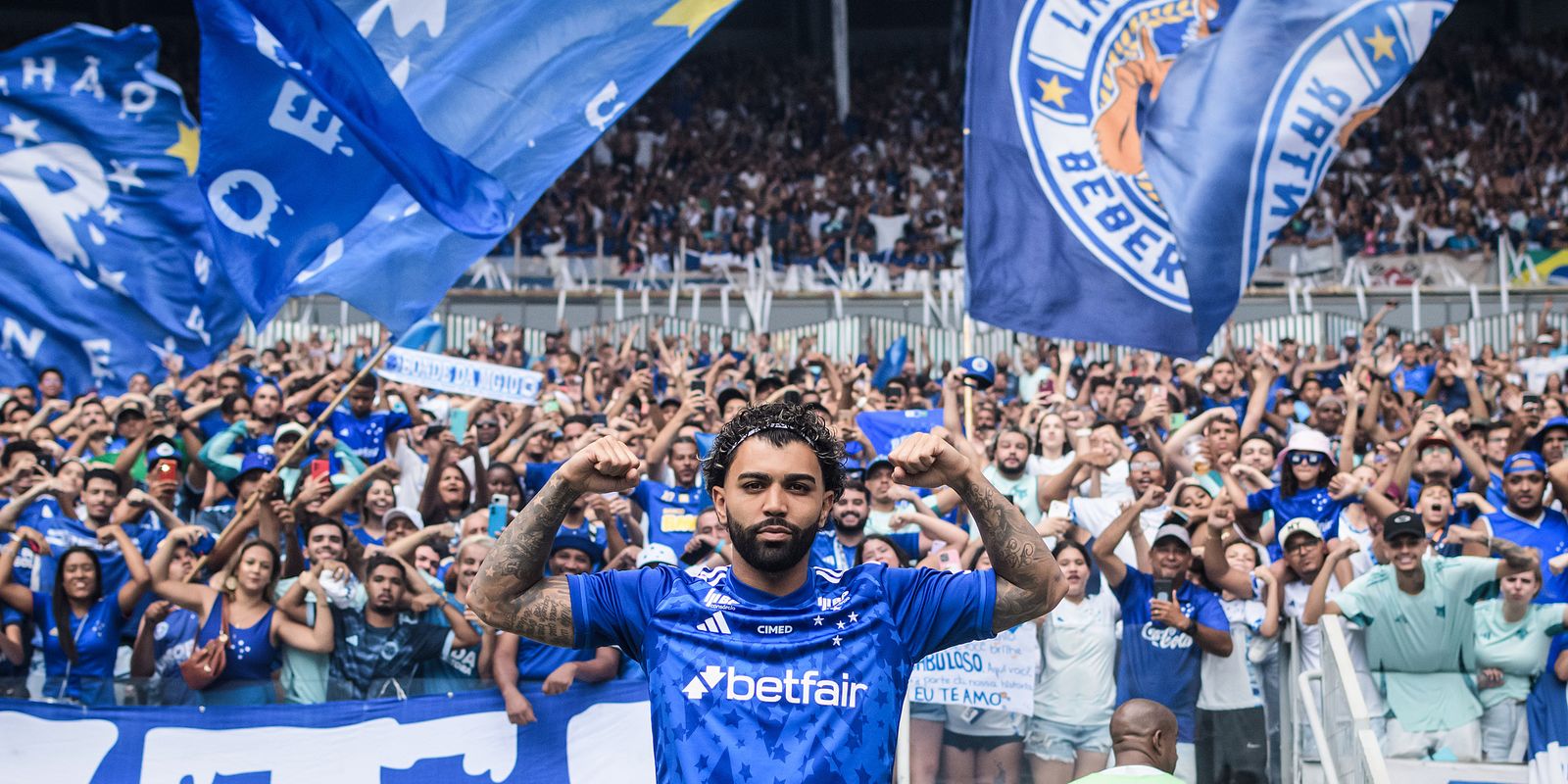 gabigol-e-apresentado-pelo-cruzeiro-em-um-mineirao-lotado