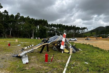 queda-de-helicoptero-com-cinco-pessoas-a-bordo-deixa-feridos-em-sc;-veja-imagens