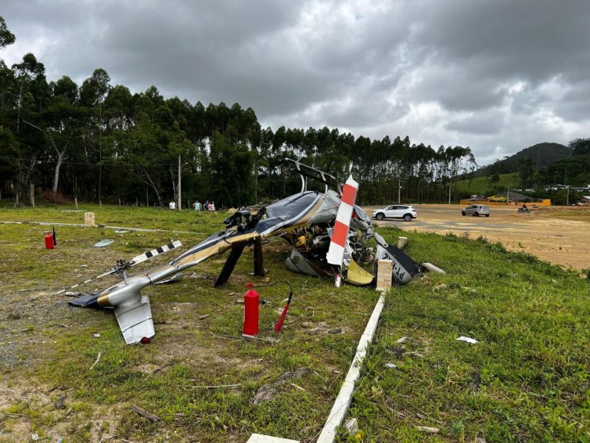 queda-de-helicoptero-com-cinco-pessoas-a-bordo-deixa-feridos-em-sc;-veja-imagens