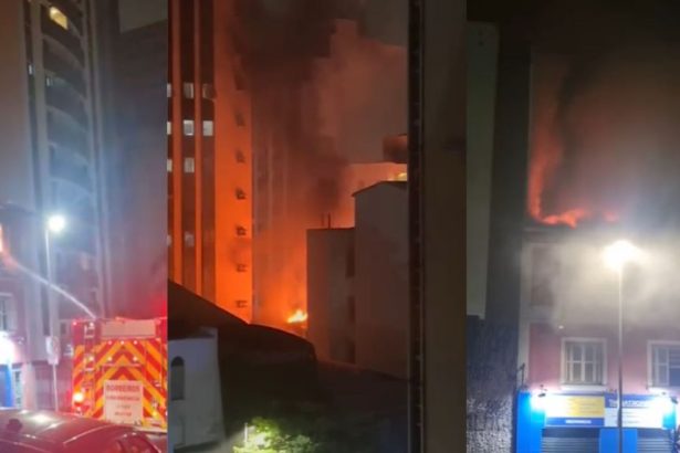 incendio-de-grande-proporcao-atinge-pensao-na-consolacao,-em-sao-paulo