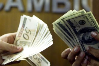 dolar-cai-para-r$-6,10-e-fecha-no-menor-valor-desde-dezembro