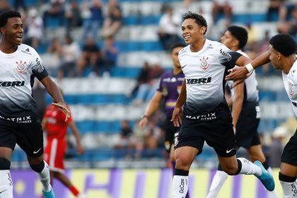 em-busca-de-12o-titulo-da-copinha,-corinthians-bate-o-rio-branco