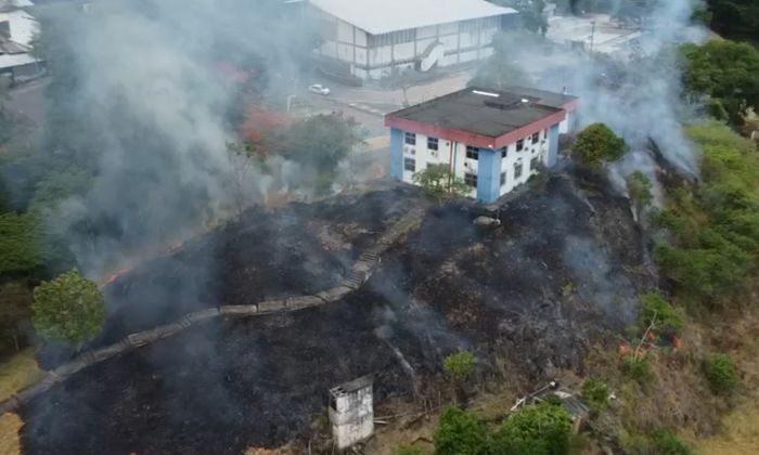 video-–-ubaitaba:-incendio-ao-redor-de-predio-da-prefeitura-municipal-sera-investigado-pela-policia-civil