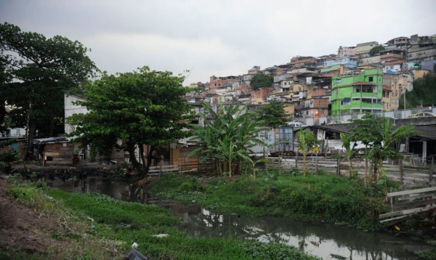 pm-faz-grande-operacao-contra-o-crime-organizado-no-complexo-da-mare,-no-rj