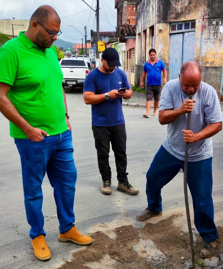 ibirataia:-prefeitura-intensifica-limpeza-da-rede-de-drenagem-e-bueiros-com-caminhao-hidrojato-e-vacuo