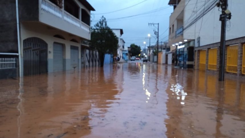 chuvas-deixam-10-mortos-e-1-desaparecido-no-interior-de-minas-gerais