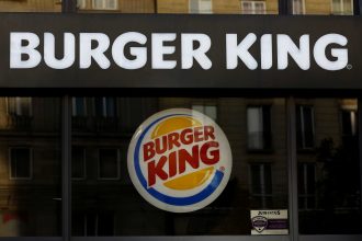 burger-king-dara-sanduiche-de-graca-para-advogados,-em-nova-campanha-de-marketing