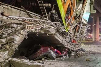 teto-de-supermercado-desaba-e-deixa-2-pessoas-feridas-em-sp