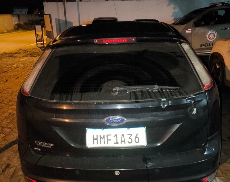 teixeira:-pm-flagra-motorista-dirigindo-carro-com-restricao-de-furto