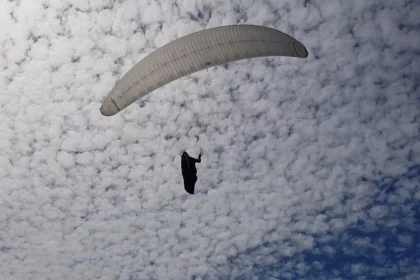 turista-morre-apos-queda-de-parapente-no-sertao-da-paraiba