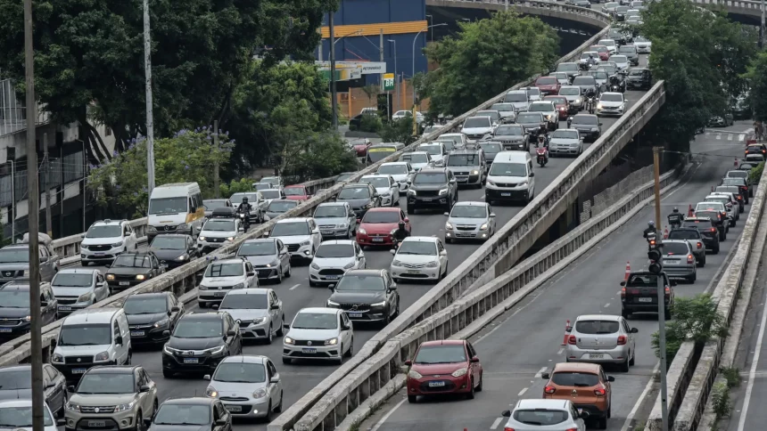 vai-pegar-a-estrada-no-ano-novo?-saiba-quais-os-horarios-de-maior-movimento