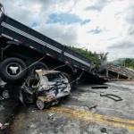 sobe-para-41-o-numero-de-mortos-em-acidente-entre-onibus-e-carreta-em-mg