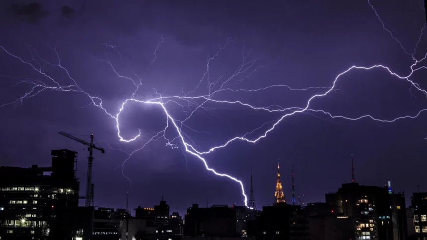 chuva-em-sp-faz-cidade-entrar-em-estado-de-atencao-para-alagamentos